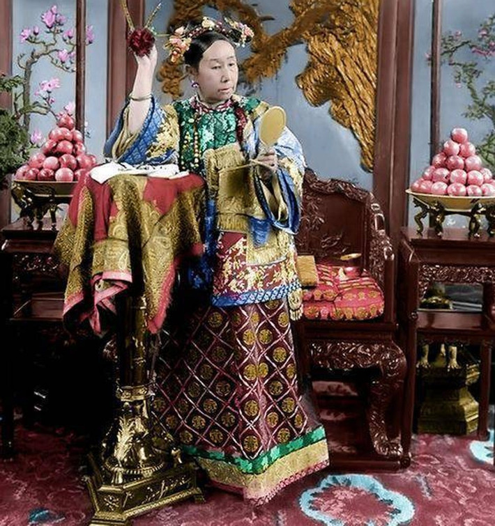 Cụ thể, nhiều năm trước khi qua đời, Từ Hi Thái hậu đã cho người xây dựng lăng mộ để làm nơi an nghỉ ngàn thu cho bản thân. Bà đích thân chọn lựa mảnh đất phong thủy ở Thanh Đông Lăng để xây dựng lăng mộ.