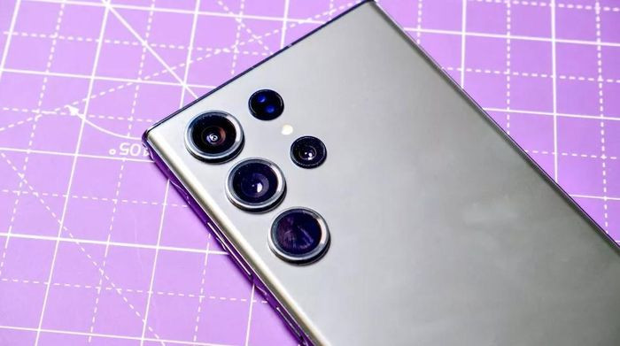 Cụ thể, Galaxy S23 Ultra được trang bị 4 camera sau, trong đó camera chính có độ phân giải 200 megapixel thay vì 108 megapixel của mẫu smartphone tiền nhiệm.