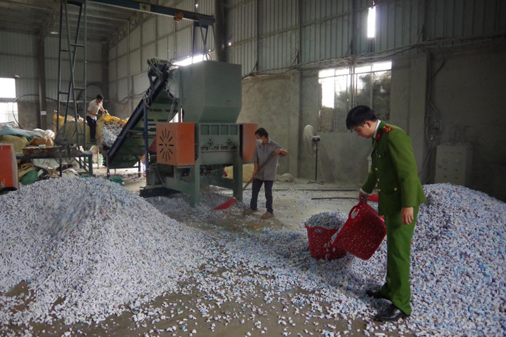Tổ công tác đã yêu cầu Công ty tạm dừng mọi hoạt động sản xuất để xác minh, làm rõ vụ việc.