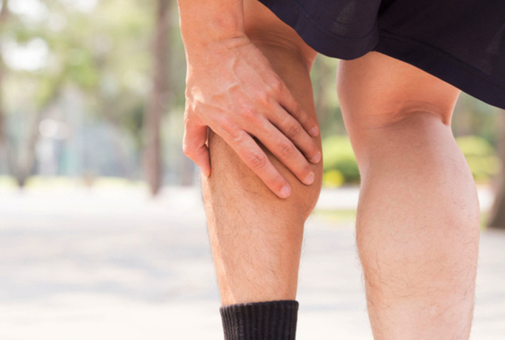 6. Dễ bị chuột rút cơ bắp: Rau chứa kali giúp ngăn ngừa chuột rút cơ bắp, đặc biệt là khi bạn đang tập thể dục. Kali cũng có thể ngăn ngừa huyết áp cao, rối loạn tim và thận, lo lắng và căng thẳng. Nó cũng giúp tăng cường sức mạnh cơ bắp và trao đổi chất. Hãy tích cực ăn nhiều rau giàu kali hơn như rau bina, khoai lang, bông cải xanh, bí đỏ, cải Thụy Sĩ, khoai tây, cải xoăn, nấm, bí đỏ...