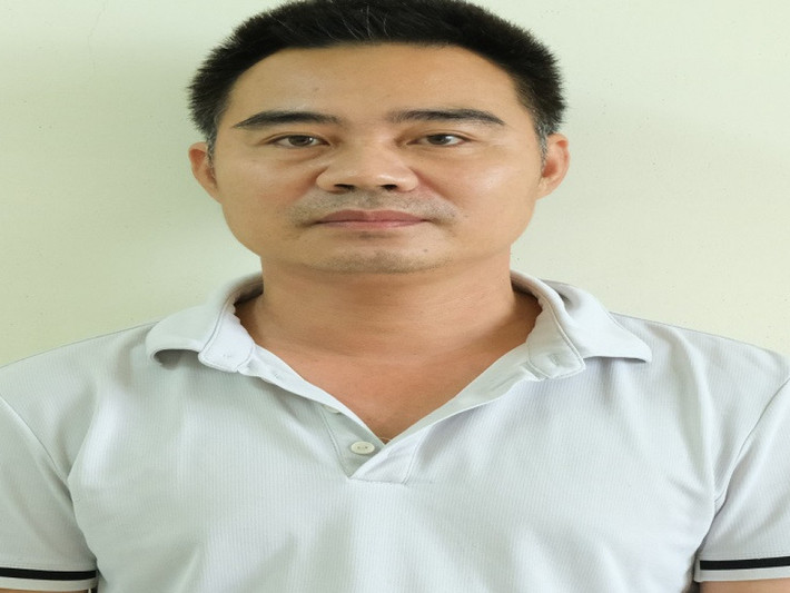 Tuy nhiên với những chứng cứ lực lượng Công an thu thập được và sử dụng đồng bộ các biện pháp nghiệp vụ buộc các đối tượng phải thừa nhận các hành vi phạm tội. Cơ quan điều tra đã truy tìm thu giữ được 2 khẩu súng nói trên cùng nhiều viên đạn. (Ảnh đối tượng Quảng)