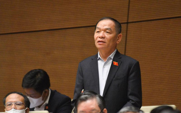 Đại biểu Lê Thanh Vân (Cà Mau): “Đại dịch đã khiến bộc lộ chất lượng yếu kém của một bộ phận cán bộ chủ chốt, từ nhận thức đến hành vi không chuẩn dẫn đến ứng xử vừa không đúng về pháp luật, vừa không đúng về đạo lý với nhân dân. Đề nghị cấp ủy, chính quyền ở một số địa phương có cán bộ sai phạm phải xử lý nghiêm cho dân biết”