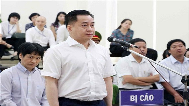 Như vậy cùng với mức án 7 năm 6 tháng tù mới đây trong vụ đưa hối lộ và 65 năm tù 4 bản án trước đây, tổng mức hình phạt Phan Văn Anh Vũ là 72 năm 6 tháng tù.