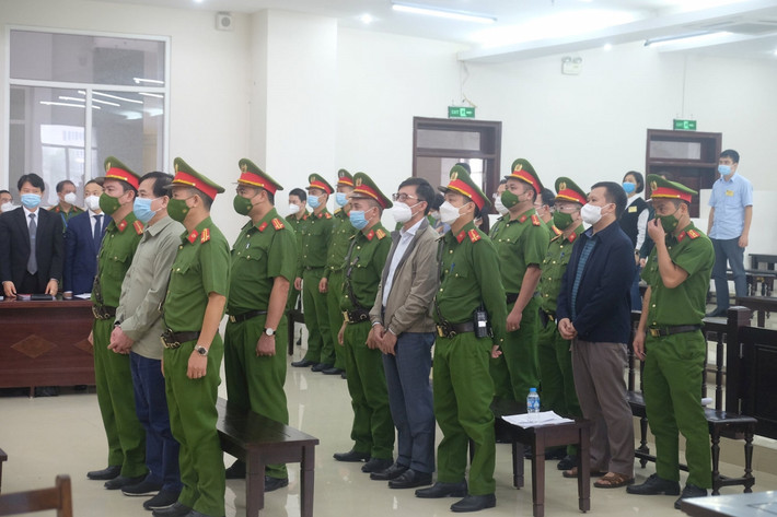 Như vậy, tổng hợp với hình phạt 30 năm tù của các bản án đã có hiệu lực trước đó, bị cáo Vũ phải chấp hành hình phạt chung là 30 năm tù (khung hình phạt tối đa theo luật định đối với án tù có thời hạn).