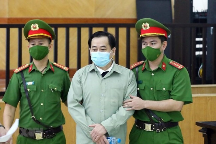 Mới đây, TAND Hà Nội đã tuyên phạt bị cáo Phan Văn Anh Vũ (46 tuổi, cựu Chủ tịch HĐQT Công ty cổ phần Xây dựng Bắc Nam 79) mức án 7 năm 6 tháng tù về tội "Đưa hối lộ" theo quy định tại Điều 364, khoản 4-Bộ luật Hình sự năm 2015. (Ảnh: TTXVN)