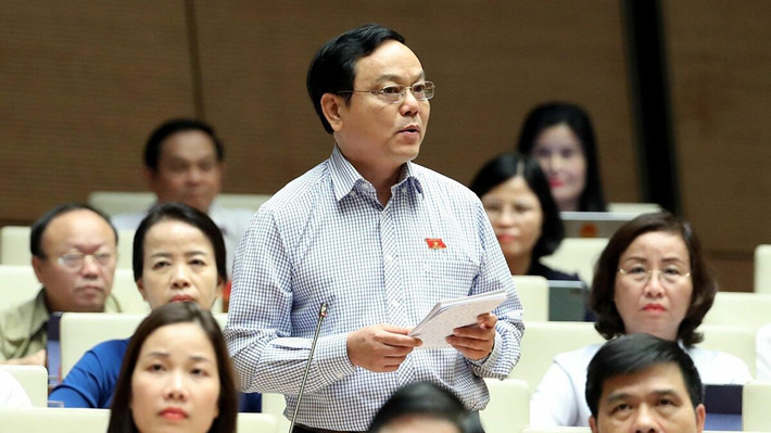 Đại biểu Hoàng Đức Thắng (Quảng Trị): “ Lịch sử sẽ còn nhắc nhớ đến đại dịch COVID-19 như một chương không thể nào quên với tất cả thương đau nhưng cũng tỏa sáng tinh thần trách nhiệm vì dân, chói sáng sự tử tế, đức hy sinh, tình thương yêu bác ái của con người”.