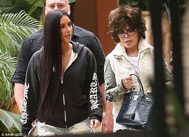 Tuy nhiên trông Kim Kardashian phờ phạc hơn nhiều so với hình ảnh lung linh của cô trước khi xảy ra vụ cướp ở Paris. (Ảnh: AKM-GSI)