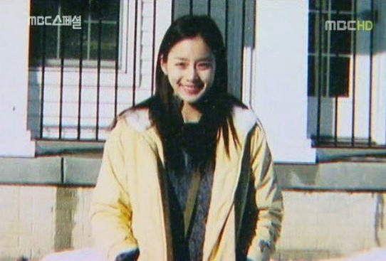 Không sở hữu vẻ đẹp kiểu sắc nước hương trời nhưng khuôn mặt của Kim Tae Hee lại gây ấn tượng bởi vẻ đẹp tự nhiên, tươi tắn và rất thông minh.