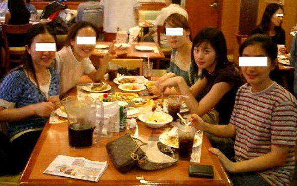 Ngày 17/1, Kim Tae Hee và Bi Rain cùng tuyên bố kế hoạch đám cưới. Được biết, ngày mai hôn lễ của hai ngôi sao sẽ diễn ra tại một nhà thờ Thiên chúa giáo.