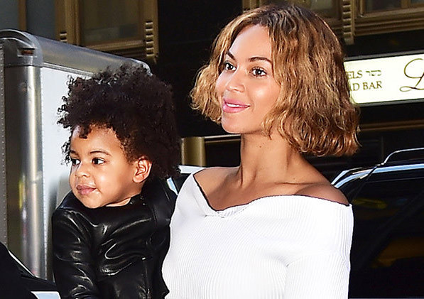 Beyonce còn chi hẳn 1 triệu USD để xây trường mẫu giáo cho con gái đầu lòng, bé Blue Ivy khi con tới tuổi đi học. Dịp sinh nhật con gái, ngôi sao ca nhạc còn thuê trọn công viên ở đảo Jungle để tổ chức cho con một bữa tiệc ấm cúng và riêng tư. (Ảnh: billboard)
