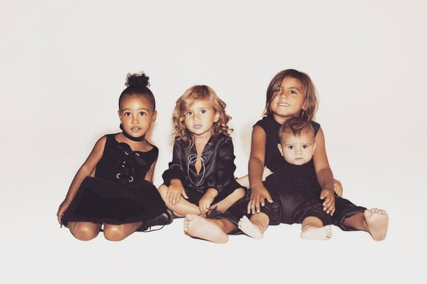 Các thiên thần nhí nhà Kim Kardashian trong một buổi chụp hình. Trong ảnh là bé North West, con gái Kim Kardashian và ba con của Kourtney. (Ảnh: Instagram)