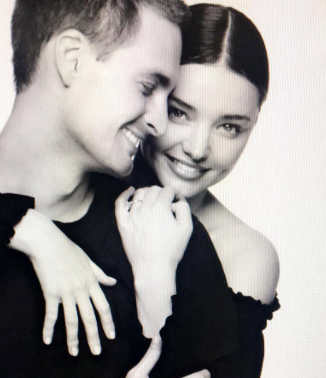 Mối tình máy bay - phi công của Miranda Kerr và anh chàng tỷ phú công nghệ Evan Spiegel nhận được rất nhiều lời khen bởi đúng kiểu trai tài, gái sắc. (Ảnh: Instagram)