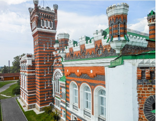Cung điện tân Gothic sang trọng này được xây dựng trên bờ sông Volga vào cuối thế kỷ 19.
