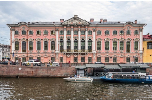 2. Cung điện Stroganov, St.Petersburg: Tòa nhà màu hồng bất thường được xây dựng bởi kiến trúc sư người Ý Bartholomeo Rastrelli, người đã xây dựng Cung điện Mùa đông.
