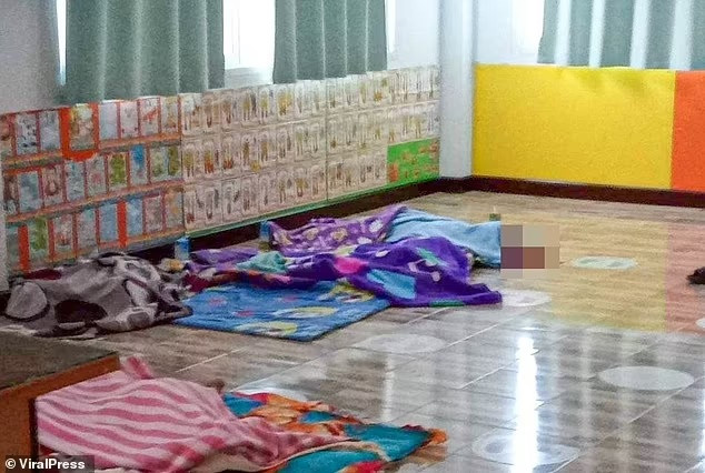 Tổng cộng, 34 người đã thiệt mạng trong vụ xả súng. Có 24 thi thể, bao gồm 19 bé trai, 3 bé gái và 2 người lớn đã được tìm thấy tại nhà trẻ.