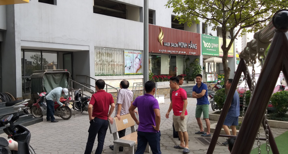 Bé trai 4 tuổi rơi từ chung cư Linh Đàm xuống tử vong do cửa sập khoá: Khoảng 11h40' ngày 3/3/2019, bé trai V.Đ.Q. (4 tuổi) rơi từ tầng 6 của chung cư Rice City, KĐT Linh Đàm xuống đất tử vong. Nguyên nhân là do cửa bị sập khóa, bé trai trèo ra ngoài ban công không may rơi xuống dưới đất tử vong.