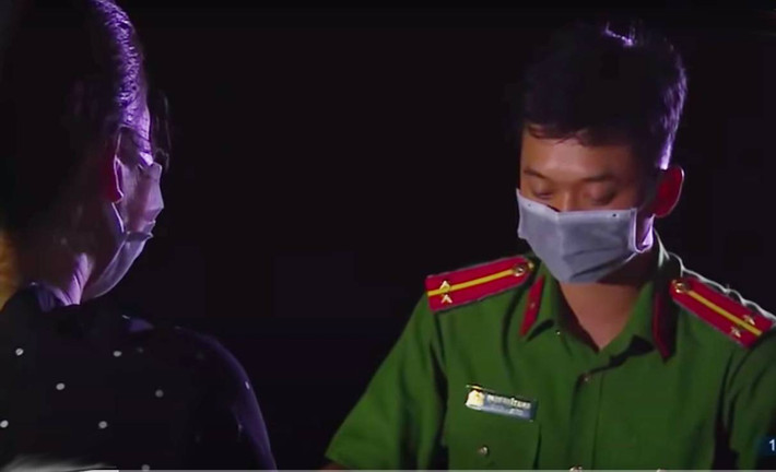 Vào 1 buổi tối muộn giữa tháng 6/2021, trực ban Công an huyện Hải Hậu (tỉnh Nam Định) tiếp nhận tin báo của một phụ nữ trung niên cho biết con gái chị là cháu P.T (SN 2007) ra khỏi nhà đã 2 hôm nhưng chưa trở về. Gia đình đã tìm kiếm ở nhiều nơi cũng như liên lạc vào số máy điện thoại của cháu nhưng không có kết quả.
