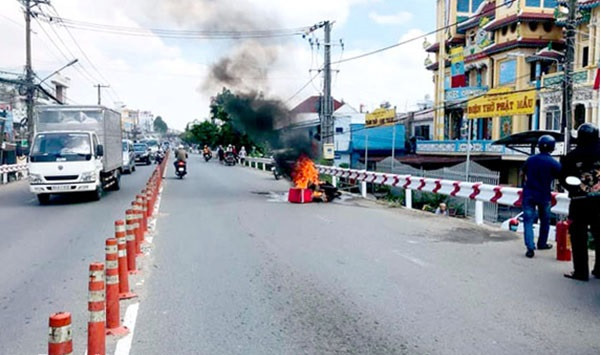 Trong tháng 4/2021, trên địa bàn tỉnh Đồng Nai xảy ra 3 vụ cháy xe máy khi đang lưu thông trên đường. Cụ thể, tại phường Long Bình (TP.Biên Hòa) xảy ra 2 vụ cháy xe máy vào ngày 16/4 và 19/4 trên quốc lộ 1, đoạn đối điện Bệnh viện Nhi đồng Đồng Nai và đoạn nút giao giữa quốc lộ 1 với đường Đặng Nguyên. Tại huyện Long Thành cũng xảy ra 1 vụ cháy xe máy vào ngày 13/4 trên đường Lê Duẩn (TT.Long Thành).