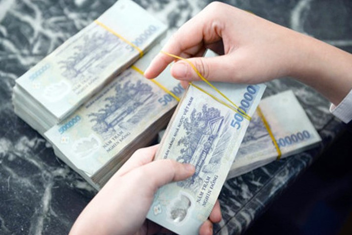 Sau đó, Danh chỉ đạo 15 cá nhân là nhân viên của Tập đoàn Thiên Thanh chuyển khoản hoặc rút tiền mặt 4.700 tỉ đồng để trả nợ. Số còn lại 1.465 tỉ đồng, Danh khai chi chăm sóc khách hàng nhưng không giải trình được cụ thể, gây thiệt hại cho VNCB.