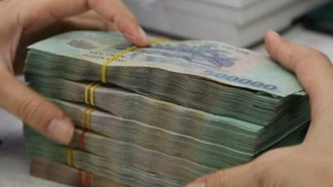 Không những thế, ông Danh chuyển hơn 6.000 tỉ đồng từ VNCB qua 3 ngân hàng khác rồi sau đó sử dụng các công ty của mình đứng tên vay tiền tại 3 ngân hàng này.