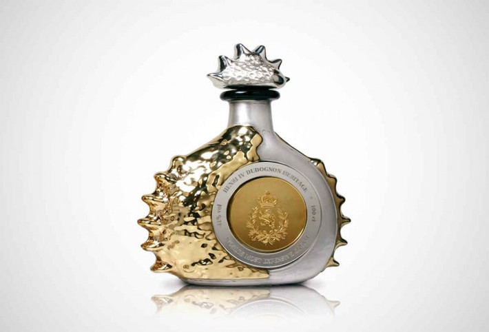 Chai rượu Champagne dát vàng 24 carat và nạm kim cương trị giá 1,98 triệu USD.