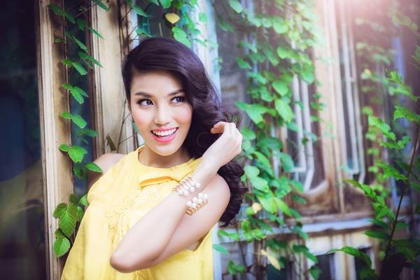 Lan Khuê sinh ra trong gia đình nho giáo, có truyền thống hiếu học. Ông ngoại của Lan Khuê là nhà giáo nhân dân Trần Thanh Đạm (ảnh), hiệu trưởng đầu tiên của trường Đại học sư phạm TP HCM, bố mẹ cô đều là giảng viên của trường.