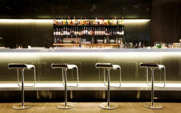 Phòng chờ VIP của hãng Lufthansa (Đức) dành cho hành khách hạng nhất tại sân bay Frankfurt gồm khu spa, thư viện và phòng hút xì gà.