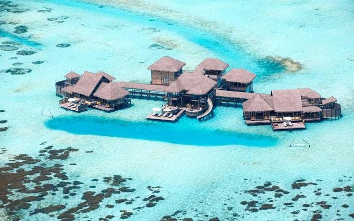 Khu phòng Private Reserve của khách sạn Gili Lankanfushi, ở Maldives: Khu biệt thự này có hồ bơi vô cực, boong tắm chia cấp, thư viện, spa và dịch vụ quản gia riêng.