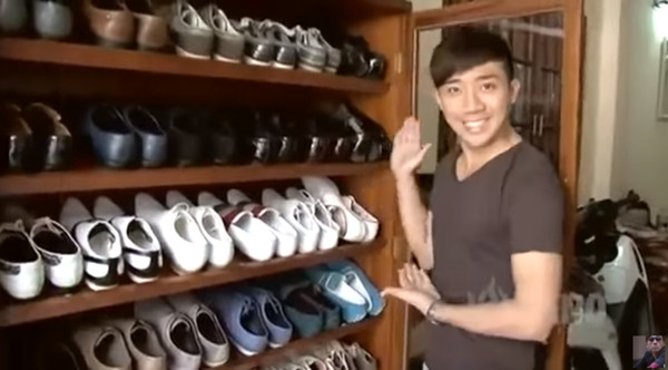 Trấn Thành dành một không gian riêng cho tủ giày dép khủng của mình.