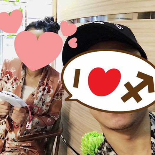 Hình ảnh Maya tay cầm ống dịch, tỉnh táo đi lại sau phẫu thuật nâng ngực khiến nhiều người ngạc nhiên vì cô hồi phục quá nhanh.