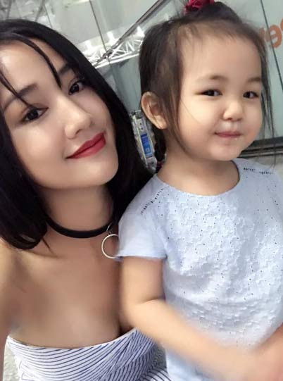Maya đưa cả con gái Bồ Câu cùng mẹ ruột sang Hàn Quốc trong chuyến đi làm đẹp kết hợp du lịch này.