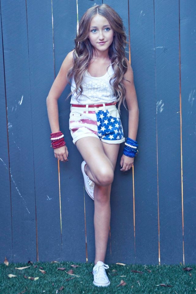Lúc nhỏ, cô bé Noah Cyrus không nghĩ có ngày mình sẽ theo bước cha và chị gái trở thành ca sĩ. Khi còn nhỏ sở thích của cô bé là cưỡi ngựa chứ không phải ca hát.