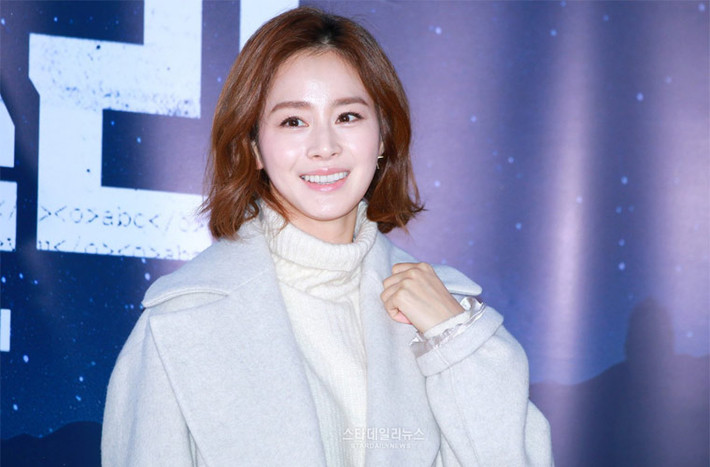 20 năm sau, khi đã trở thành một ngôi sao của màn ảnh xứ Hàn, Kim Tae Hee vẫn giữ được vẻ thanh xuân, trẻ trung dù cô đã gần chạm ngưỡng 40. (Ảnh: Korea Herald)