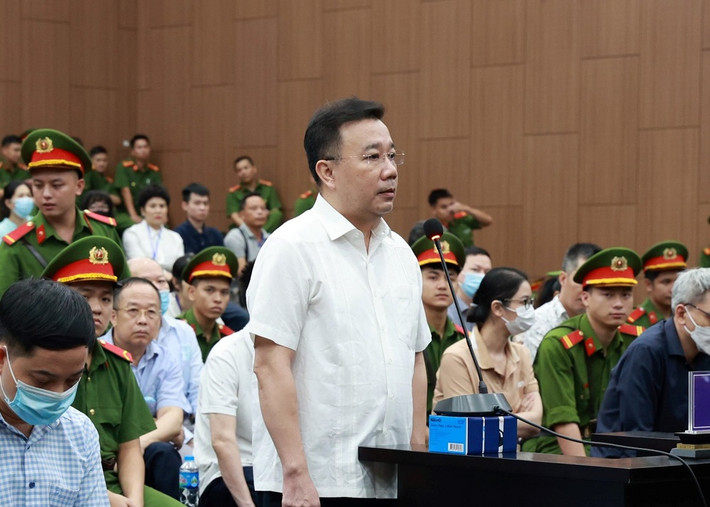 ''Những ngày vừa qua là những ngày đau khổ nhất cuộc đời'': Cựu Phó Chủ tịch Hà Nội Chử Xuân Dũng nói lời sau cùng và cho biết bị cáo đã sai lầm nghiêm trọng, làm sụp đổ quá trình hơn 28 năm công tác, bị cáo xin ăn năn hối cải.