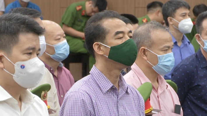 Xin lỗi nhân dân vì sai phạm đã gây hậu quả nghiêm trọng: cựu Thứ trưởng Ngoại giao Tô Anh Dũng khóc nói rằng:“Một năm vừa qua bị cáo rất ăn năn, trăn trở. Một lần nữa bị cáo xin lỗi nhân dân vì sai phạm đã gây hậu quả nghiêm trọng, ảnh hưởng nghiêm trọng uy tín, chủ trương, chính sách nhân văn của Nhà nước". Bị cáo mong được hưởng khoan hồng vì "lần đầu tiên phạm tội trong bối cảnh đại dịch".
