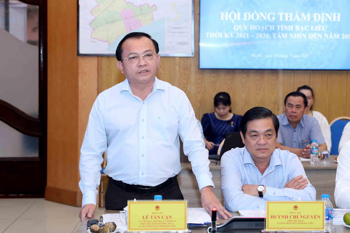 Ngày 30/6, tại kỳ họp thứ nhất HĐND tỉnh Bạc Liêu khóa X, ông Lê Tấn Cận - Trưởng Ban Tổ chức Tỉnh ủy Bạc Liêu đã được bầu giữ chức Phó Chủ tịch UBND tỉnh Bạc Liêu.