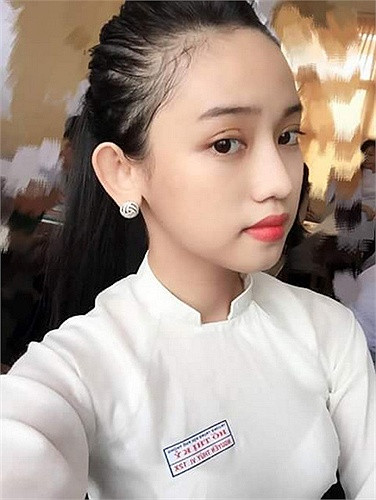 Những ngày gần đây dư luận lại được phen xôn xao về câu chuyện tình tay tay ba của cặp đôi Midu - Phan Thành và cô nàng hot girl 17 tuổi.