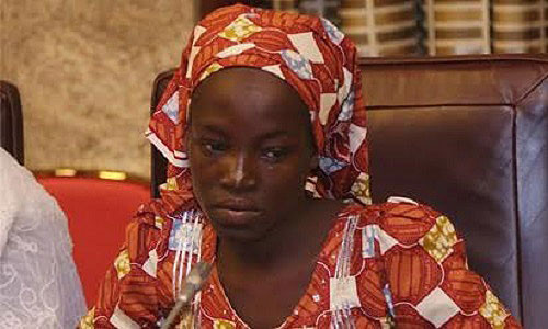 Vào một ngày u ám năm 2014 tại Nigeria, cô Amina Ali Nkeki đã bị các thành viên của nhóm khủng bố Boko Haram bắt cóc. Những tưởng cô Amina sẽ không bao giờ sống sót trở về, thế nhưng hai năm sau, trong một đợt giải cứu, nạn nhân bị bắt cóc đã thoát khỏi tay nhóm khủng bố và trở về cùng với đứa con trai mới được 4 tháng tuổi của cô. (Nguồn: Boredomtherapy)