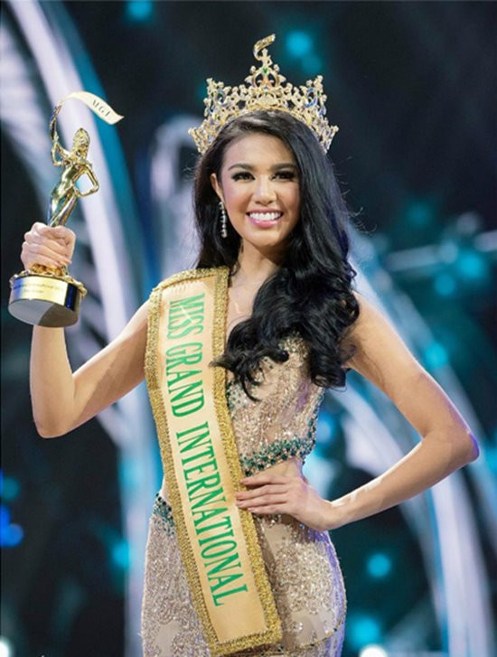 Ariska Putri Pertiwi đã đánh bại đương kim Hoa hậu Hoàn vũ 2016, đương kim Hoa hậu Thế giới 2016, đương kim Hoa hậu Siêu Quốc gia và giành danh hiệu Hoa hậu đẹp nhất 2016. Ariska Putri Pertiwi cao 1,73m đăng quang Hoa hậu Hòa bình Quốc tế 2016 khi đang theo học y khoa tại Đại học Islamic of North Sumatera, Indonesia.