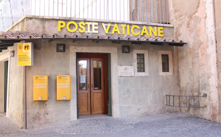 Năm 1984, Vatican được UNESCO công nhận là Di sản thế giới. Du khách đến Ý không thể bỏ qua thành Rome và một khi đến Rome, họ nhất định ghé thăm Vatican - quốc gia bé nhỏ và nhưng có sức hút bậc nhất hành tinh.