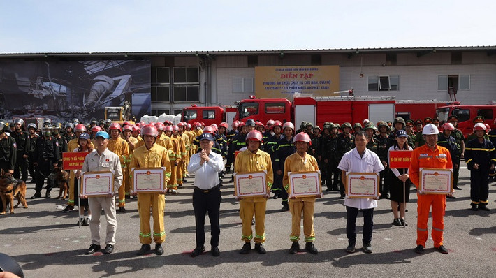 Qua đánh giá, buổi diễn tập đã đạt được mục đích, yêu cầu đặt ra, bảo đảm an toàn tuyệt đối về người và phương tiện. Nhân dịp này, 14 tập thể, 39 cá nhân được Chủ tịch UBND tỉnh tặng Bằng khen và Giám đốc Công an tỉnh tặng Giấy khen vì đã có thành tích xuất sắc trong tham gia luyện tập, diễn tập phương án chữa cháy và CNCH cấp tỉnh năm 2024.
