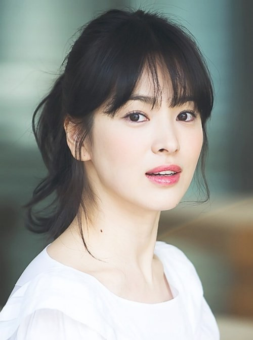 Người xưa cho rằng phụ nữ có gò má cao là người hung bạo, gian ngoan, thích tư lợi cho bản thân, sẵn sàng hãm hại người khác để đạt được mục đích, bất chấp việc người đó là kẻ lạ hay người bạn đời thân tín.