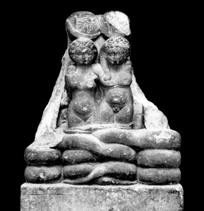 Trong khi đó, nhiều tài liệu ghi chép về Cleopatra Selene II cho thấy người con gái này của Nữ hoàng Cleopatra có cuộc sống quyền lực, vương giả.