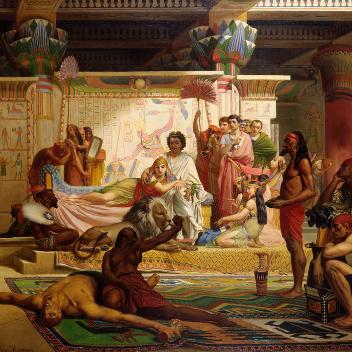 Nữ hoàng Ai Cập Cleopatra và vị tướng lừng danh La Mã Mark Antony được biết đến là một cặp đôi quyền lực trong thế giới cổ đại. Những tài liệu lịch sử ghi chép về việc bà hoàng Cleopatra sinh cho người tình một cặp sinh đôi (1 trai và 1 gái) và đặt tên là Alexander Helios và Cleopatra Selene II.