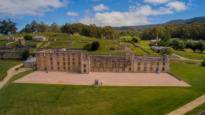 Thị trấn Port Arthur nằm trên bán đảo Tasmania, bang Tasmania là một trong những địa danh nổi tiếng thế giới thu hút những người thích trải nghiệm những điều huyền bí. Điều này xuất phát từ việc nơi đây được xem là địa điểm ma quái nhất Australia.