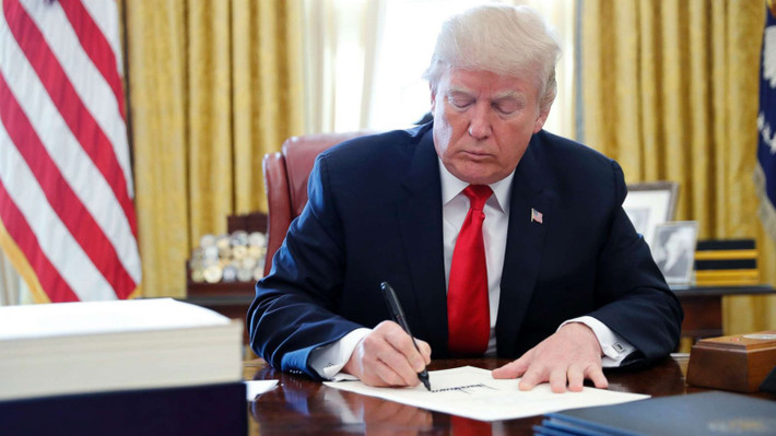 Tuy nhiên, hiện chưa có câu trả lời chắc chắn về việc Tổng thống Trump có thể tự ân xá cho mình hay không. Nguyên do là bởi chưa có Tổng thống Mỹ nào từng làm điều này. Vì vậy, các tòa án ở Mỹ chưa cân nhắc đến trường hợp đó.