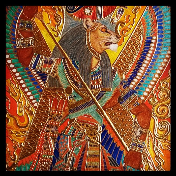 Sekhmet (hay còn gọi Sachmet, Sakhet, Sekmet, Sakhmet và Sekhet) nổi tiếng trong đời sống của người Ai Cập cổ đại khi là nữ thần chiến tranh có đầu sư tử. Bà cũng là nữ thần báo thù, đại diện cho thế lực đen tối của Mặt trời.
