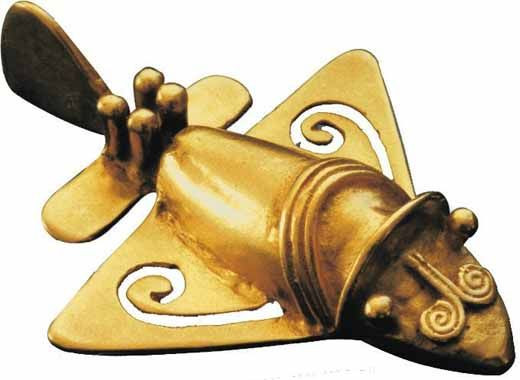 Trong số những bức tượng bằng vàng nhỏ được tìm thấy, các chuyên gia vô cùng tò mò trước những cổ vật có hình dáng gần giống với máy bay phản lực ngày nay.