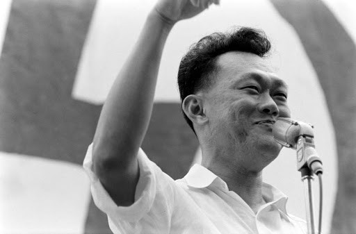 Kể từ khi lên nắm quyền điều hành đất nước, Thủ tướng Lý Quang Diệu thực hiện nhiều cải cách kinh tế, ban hành các chính sách mới trong phát triển đô thị, xây dựng nhà cửa, công nghiệp hóa, thu hút vốn đầu tư nước ngoài...