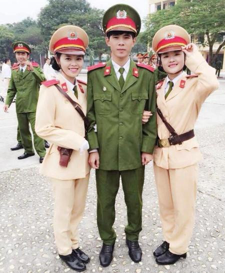 Cặp đôi thường xuyên chia sẻ ảnh chụp cùng nhau lên trang cá nhân để ghi lại những khoảnh khắc đẹp nhất khi còn là sinh viên.